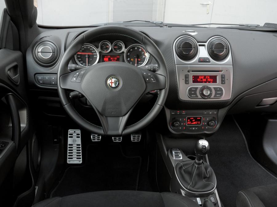 Панель приборов Alfa Romeo MiTo Quadrifoglio Verde (955) 2011 года  (фото 13 из 15)